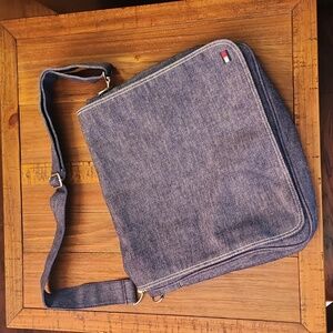 Tommy Hilfiger Crossbody Bag
